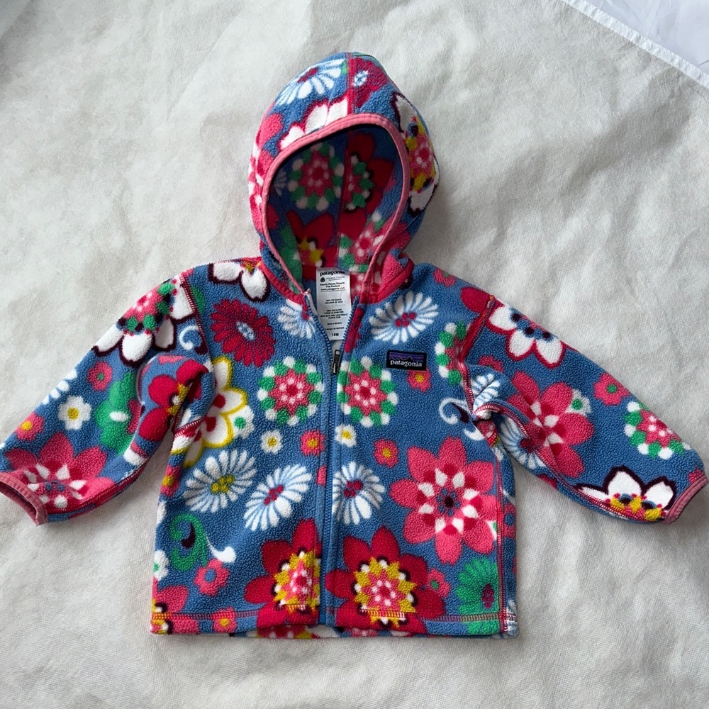 Patagonia Baby Synchilla Fleece w. Hood. Great condition. 18 mos. Blue & Pink